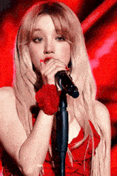 Song Yuqi Red GIF - Song Yuqi Red Singer GIFs