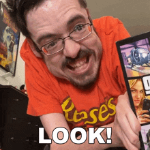 Look Ricky Berwick GIF - Look Ricky Berwick Check This Out GIFs