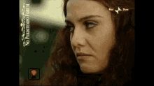 a close up of a woman 's face with the words no perditempo forum on the bottom right