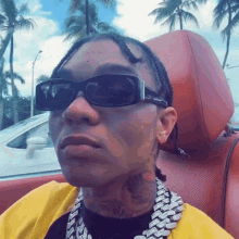 Look To The Side Swae Lee GIF - Look To The Side Swae Lee Look Around GIFs