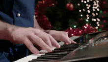 игра на синтезаторе пальцы GIF - игра на синтезаторе пальцы пианино GIFs