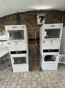 a hercules washer and dryer are stacked on top of each other in a laundromat