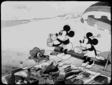 Mickey Mouse Minni Mouse GIF - Mickey Mouse Minni Mouse Pluto GIFs