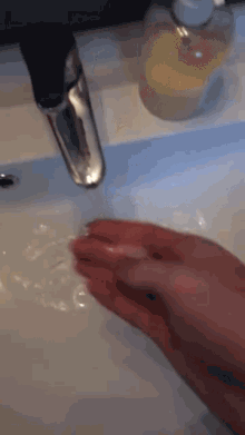 How To Wash Your Hands Like A Man GIF - How To Wash Your Hands Like A Man GIFs