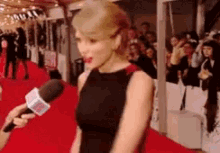 Taylor Swift Pose GIF - Taylor Swift Pose Interview GIFs