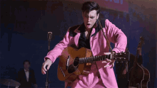 Shaking Elvis Presley GIF - Shaking Elvis Presley Austin Butler GIFs