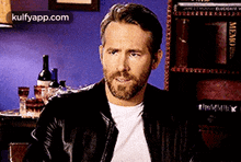 Memo ..Gif GIF - Memo . Ryan Reynolds Person GIFs
