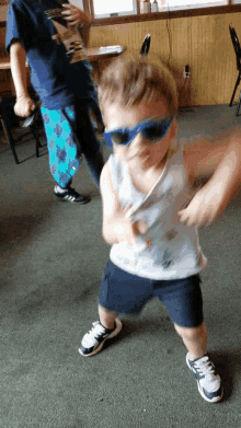 Max Is Crazy Dance GIF - Max Is Crazy Dance Kid GIFs
