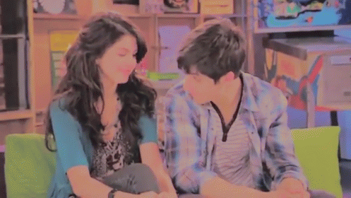 selena gomez and david henrie kissing on the lips pictures