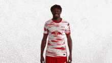 Look At Me Mohamed Simakan GIF - Look At Me Mohamed Simakan Rb Leipzig GIFs