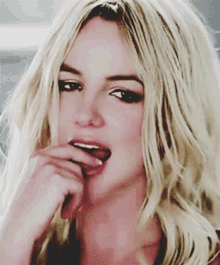 How You Doin Looking Good GIF - How You Doin Looking Good Britney Spears GIFs