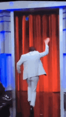 Whose Line Is It Anyway Dancing Wave GIF - Whose Line Is It Anyway Dancing Wave Bye GIFs