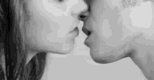 Embrasser GIF - Embrasser Baiser Kiss GIFs