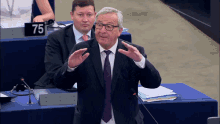 Jean-claude Juncker GIF - Jean Claude Juncker Calme Toi Calmez Vous GIFs