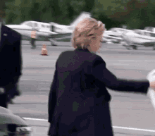 Hillary Clinton Plane GIF - Hillary Clinton Plane Leaving GIFs