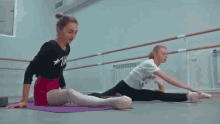 шпагат растяжка балет балерина GIF - Split Stretching Ballet GIFs