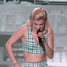 a woman singing into a microphone with the words ifurbysinpilas written on the bottom