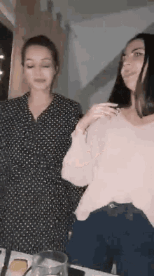 Talk To My Hand Hold On GIF - Talk To My Hand Hold On Wait GIFs