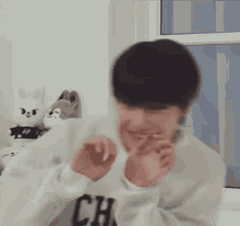 Jeongin Sneaky GIF - Jeongin Sneaky Hiding GIFs