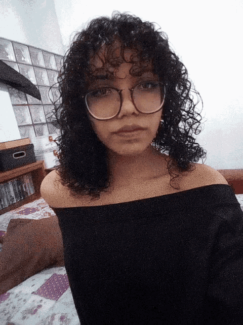 Pose Curly Hair GIF - Pose Curly Hair Girl - Discover & Share GIFs