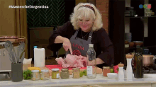 Cortando Un Pollo Luisa Albinoni GIF - Cortando Un Pollo Luisa Albinoni Master Chef Argentina GIFs