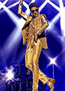 Golden Boy Pose GIF - Golden Boy Pose Concert GIFs