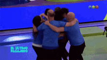 abrazo grupal equipo azul el ultimo pasajero s1e1 brincando