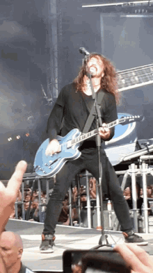 Foo Fighters Dave Grohl GIF - Foo Fighters Dave Grohl Guitar GIFs