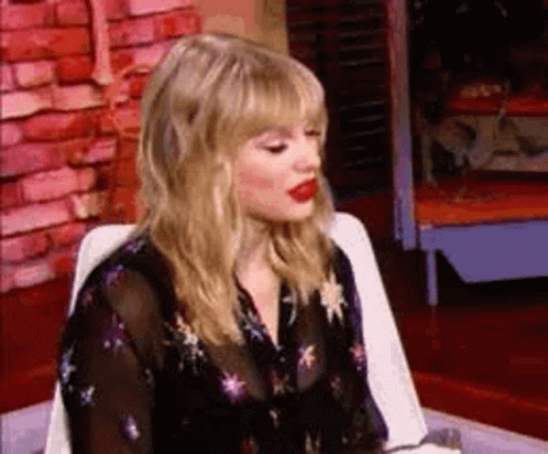 taylor-swift-chef-kiss.gif