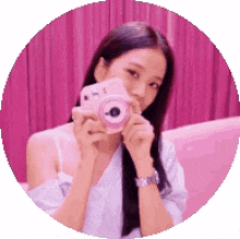 jisoo pink photo shoot selfie