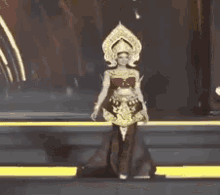 Terpeleset GIF - Kepeleset Miss Thailand Pageant GIFs
