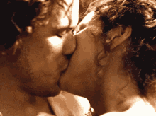 Outlander Kiss GIF - Outlander Kiss GIFs