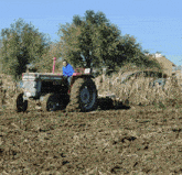 Tractor Huerto GIF