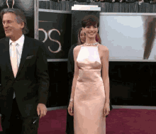 Anne Hathaway Red Carpet GIF - Anne Hathaway Red Carpet Smile GIFs