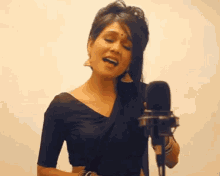 Sonu Kakkar Bollywood Singer GIF - Sonu Kakkar Bollywood Singer Sari Raati Main Os Chhidkavaan GIFs