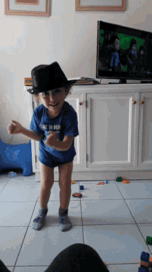 bailar feliz festejo ni%C3%B1o sombrero kid dancing