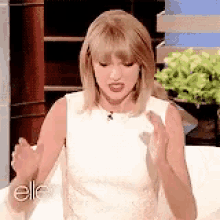 Taylor Swift Explaining GIF - Taylor Swift Explaining GIFs