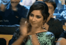 Shreya Ghoshal Indian Singer GIF - Shreya Ghoshal Indian Singer Claps GIFs