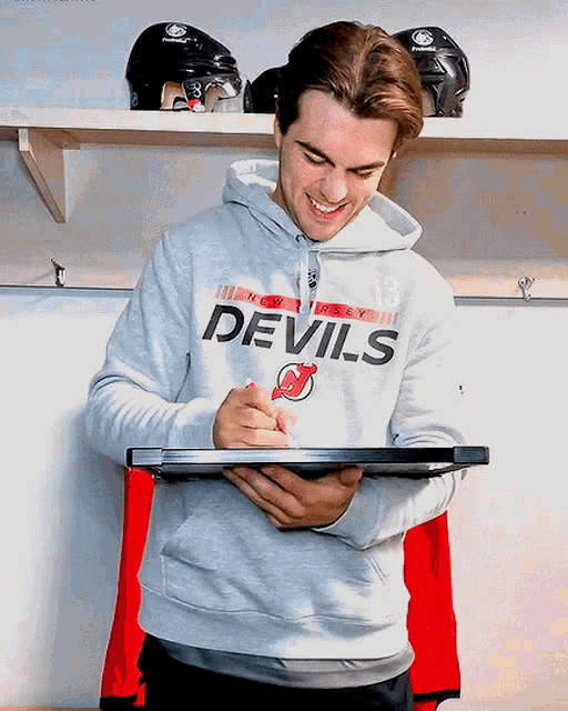 Nico Hischier Goal GIF - Nico Hischier Goal New Jersey Devils - Discover &  Share GIFs