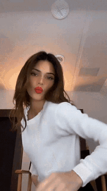 Kendall Jenner Love You GIF - Kendall Jenner Love You Attention GIFs