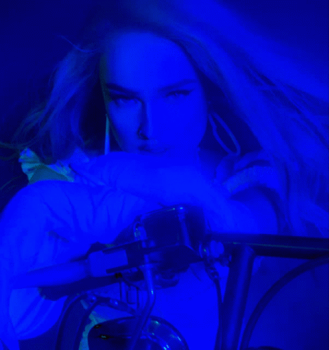direktør Syndicate Styre Kim Petras Turn Off The Light GIF - Kim Petras Turn Off The Light Clarity -  Discover & Share GIFs
