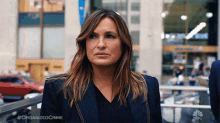 Looking Over There Elliot Stabler GIF - Looking Over There Elliot Stabler Olivia Benson GIFs