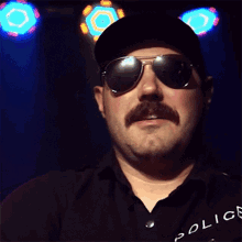 Laughing Officer Bradford GIF - Laughing Officer Bradford Masked Intruder GIFs