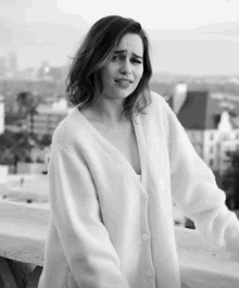 Hot Emilia Clarke GIF - Hot Emilia Clarke Smile GIFs