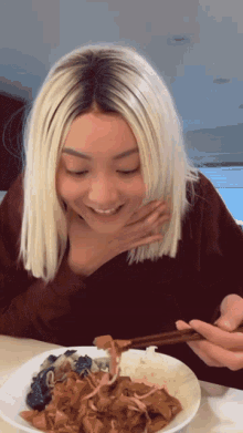 Eating Jeenie Weenie GIF - Eating Jeenie Weenie Having A Meal GIFs
