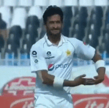 Hasan Ali Hassan Ali GIF - Hasan Ali Hassan Ali Jasprit Bumrah - Discover &  Share GIFs