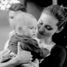 Hope Mikaelson Baby GIF - Hope Mikaelson Baby Hayley GIFs