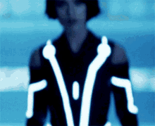 a blurry picture of a person with the letter v on their shoulder