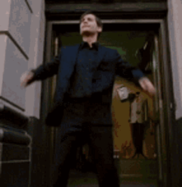 Tobey Maguire Spider Man GIF - Tobey Maguire Spider Man Dance GIFs