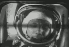 юрий гагарин полет в космос космонавт GIF